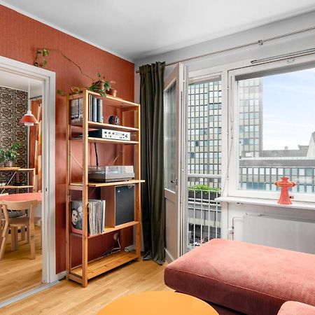 Apartamento Wehost Spacious Traveller'S Hq Above Metro @Vilhonvuorenkuja 16 Helsinki Exterior foto