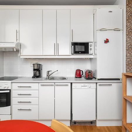 Apartamento Wehost Spacious Traveller'S Hq Above Metro @Vilhonvuorenkuja 16 Helsinki Exterior foto