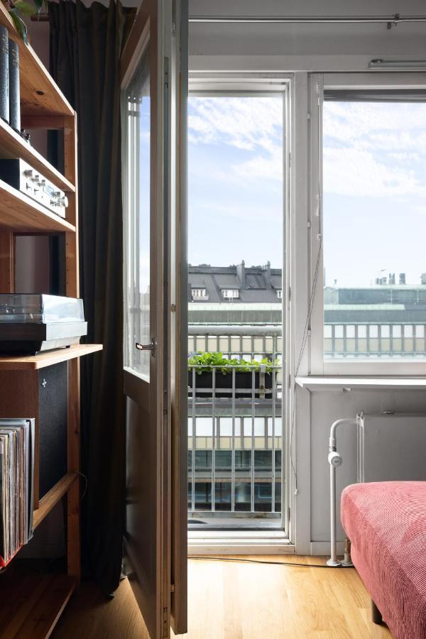 Apartamento Wehost Spacious Traveller'S Hq Above Metro @Vilhonvuorenkuja 16 Helsinki Exterior foto