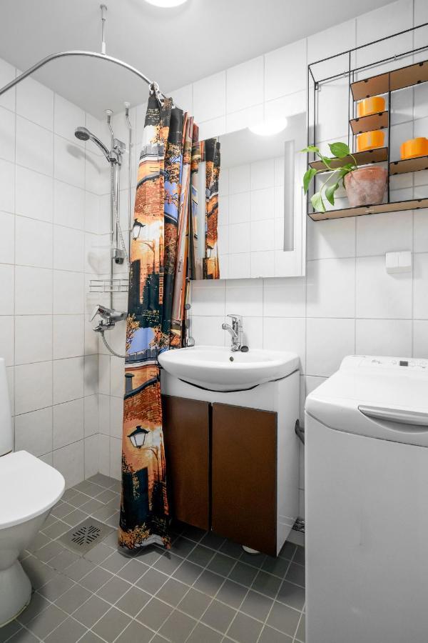 Apartamento Wehost Spacious Traveller'S Hq Above Metro @Vilhonvuorenkuja 16 Helsinki Exterior foto